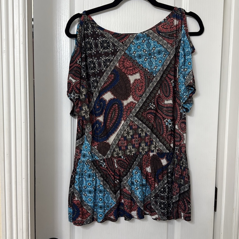 Michael F. cold shoulder paisley top size M - Picture 6 of 7